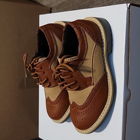 Dress shoes - Picture 1 of 3